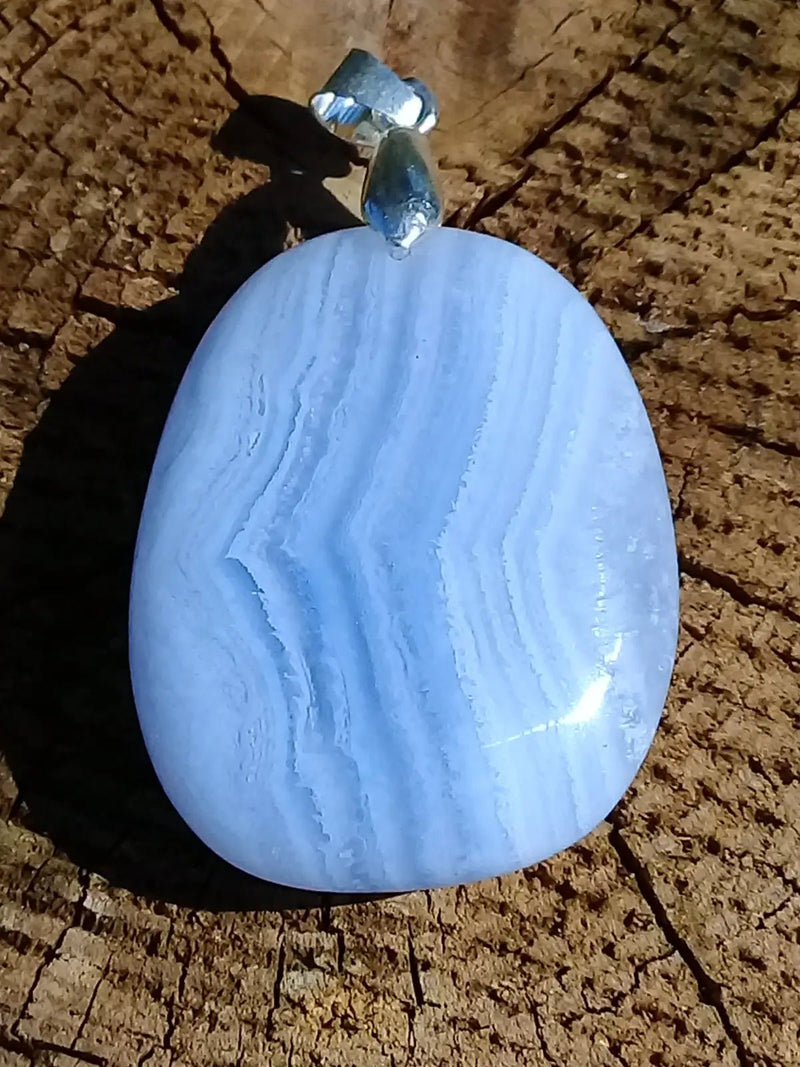 Chargez l&#39;image dans la visionneuse de la galerie, Calcédoine bleue pendentif Grade A ++++ Calcédoine bleue pendentif
