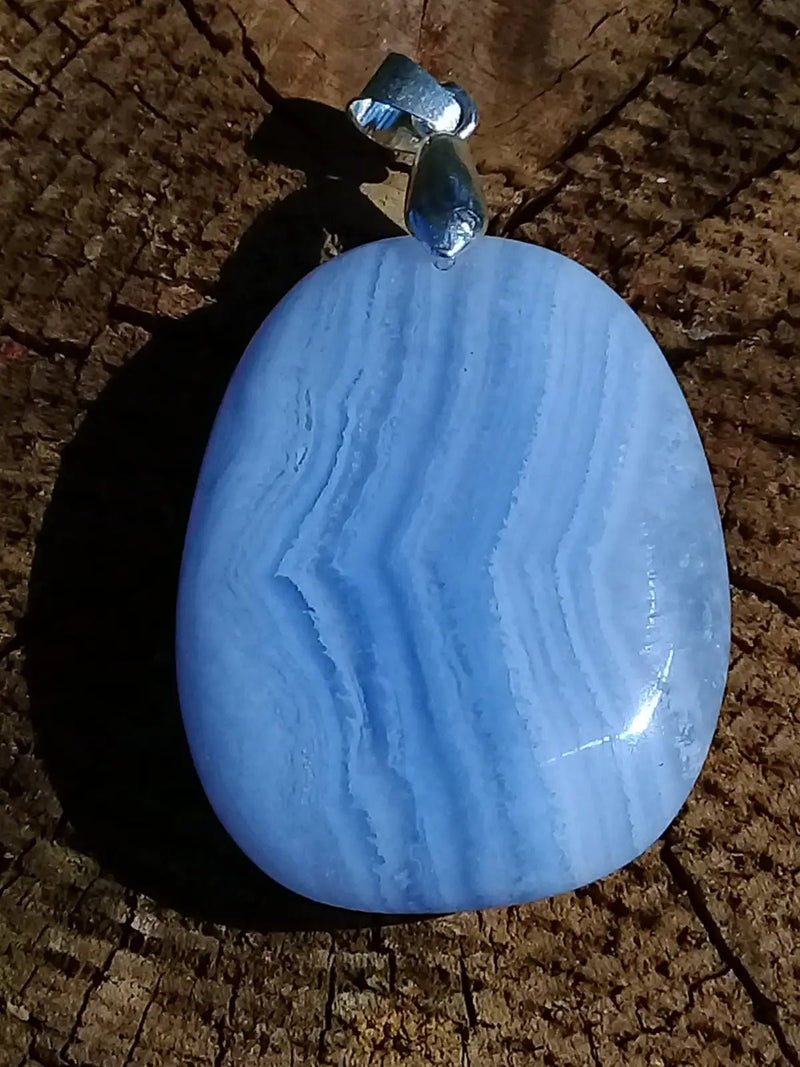 Chargez l&#39;image dans la visionneuse de la galerie, Calcédoine bleue pendentif Grade A ++++ Calcédoine bleue pendentif
