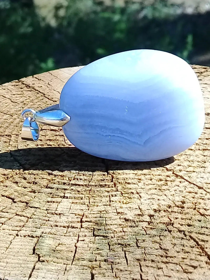 Chargez l&#39;image dans la visionneuse de la galerie, Calcédoine bleue pendentif Grade A ++++ Calcédoine bleue pendentif
