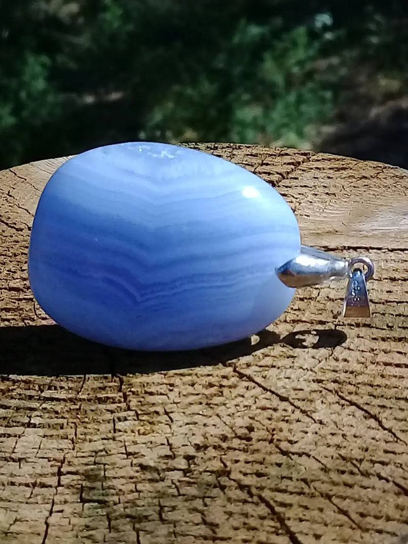 Chargez l&#39;image dans la visionneuse de la galerie, Calcédoine bleue pendentif Grade A ++++ Calcédoine bleue pendentif
