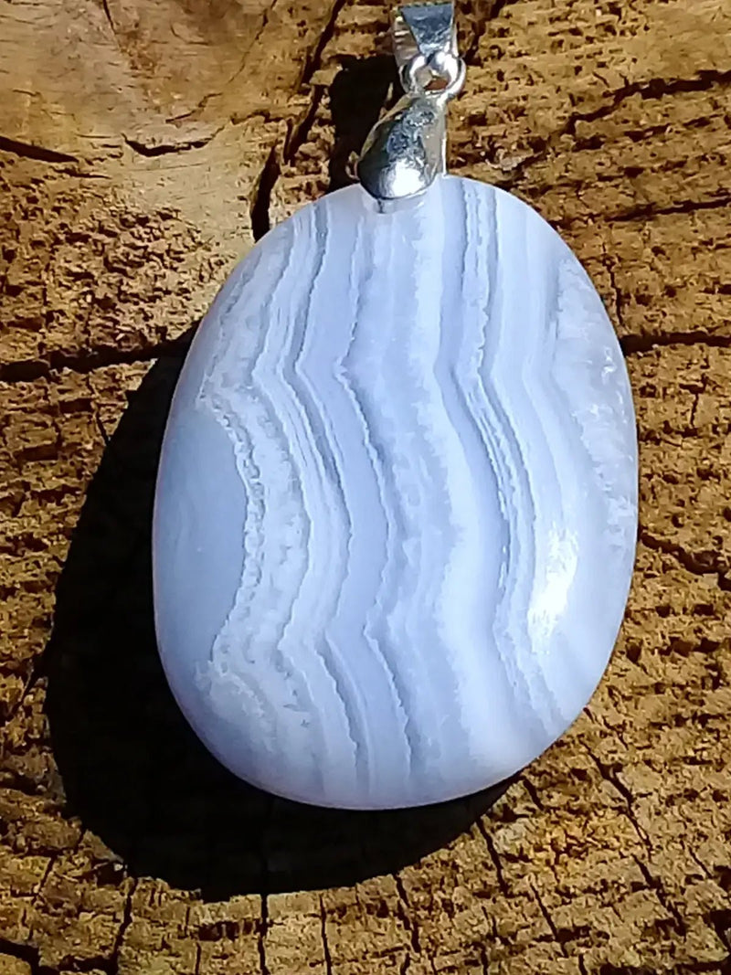 Chargez l&#39;image dans la visionneuse de la galerie, Calcédoine bleue pendentif Grade A ++++ Calcédoine bleue pendentif
