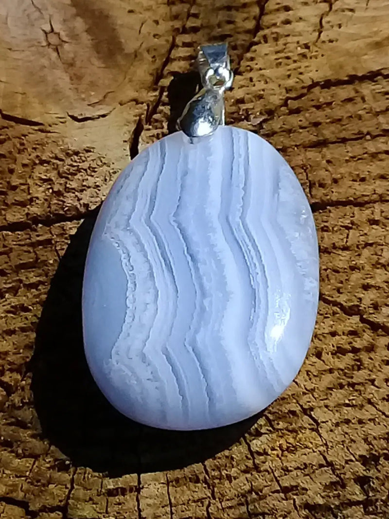 Chargez l&#39;image dans la visionneuse de la galerie, Calcédoine bleue pendentif Grade A ++++ Calcédoine bleue pendentif

