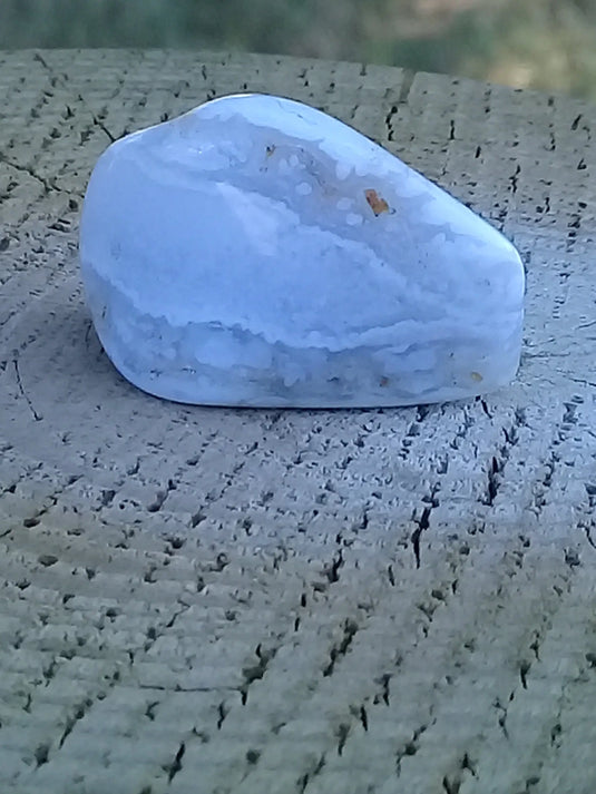 Calcédoine bleue pierre roulée Grade A +++ Calcédoine bleue pierre roulée Dans la besace du p'tit Poucet...   
