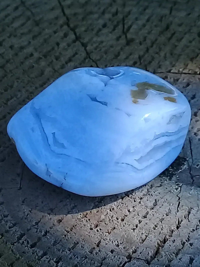 Chargez l&#39;image dans la visionneuse de la galerie, Calcédoine bleue pierre roulée Grade A +++ Calcédoine bleue pierre roulée
