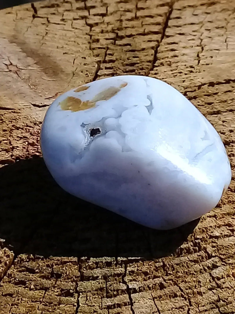 Chargez l&#39;image dans la visionneuse de la galerie, Calcédoine bleue pierre roulée Grade A +++ Calcédoine bleue pierre roulée
