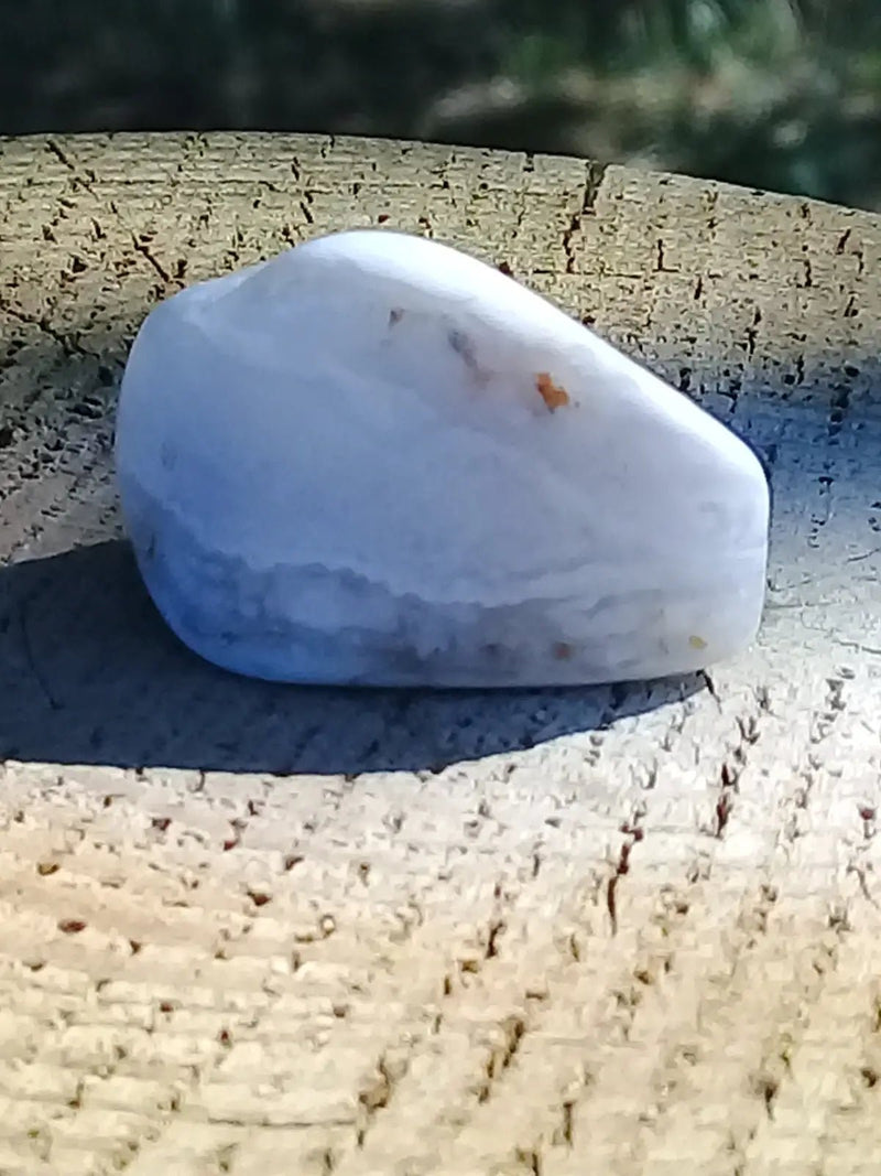 Chargez l&#39;image dans la visionneuse de la galerie, Calcédoine bleue pierre roulée Grade A +++ Calcédoine bleue pierre roulée
