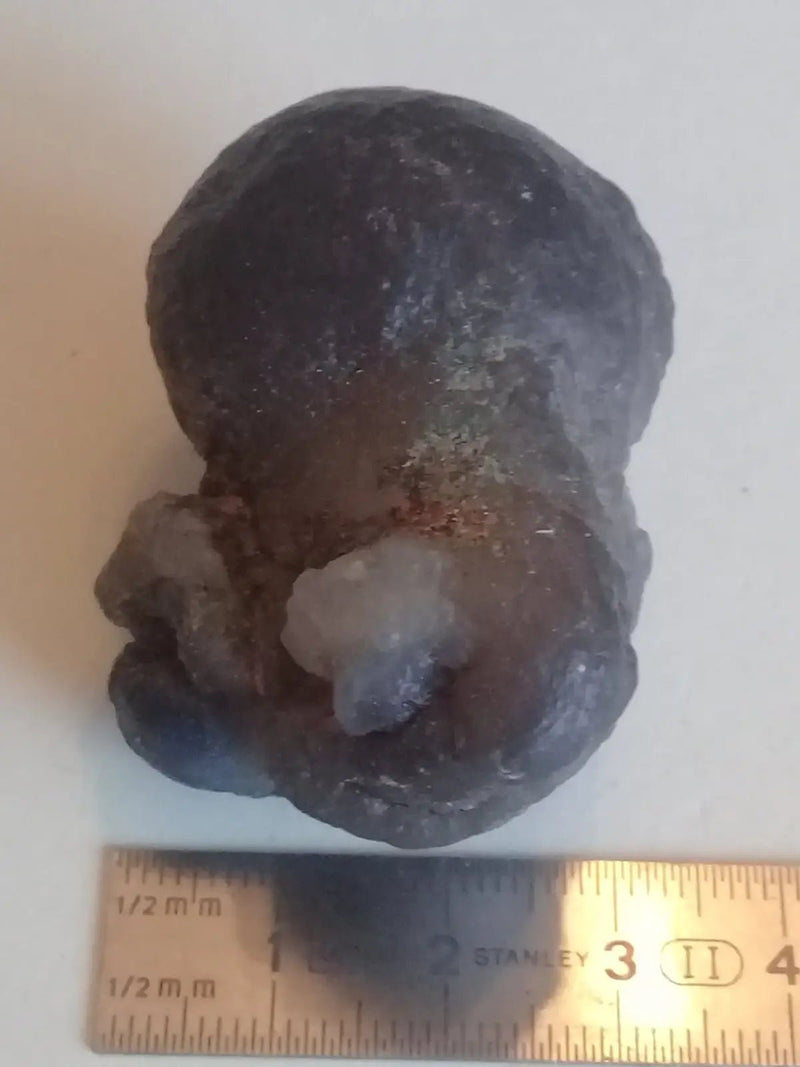 Load image into Gallery viewer, Calcédoine noir Botryoïdale ou larme de Calcédoine ’RARE’ Grade A++++ Calcédoine noire Botryoïdale
