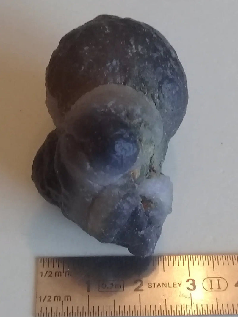 Load image into Gallery viewer, Calcédoine noir Botryoïdale ou larme de Calcédoine ’RARE’ Grade A++++ Calcédoine noire Botryoïdale
