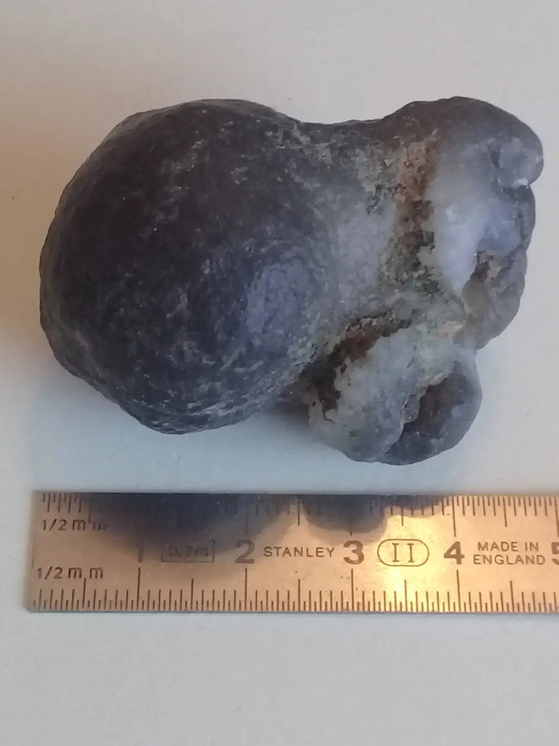 Load image into Gallery viewer, Calcédoine noir Botryoïdale ou larme de Calcédoine ’RARE’ Grade A++++ Calcédoine noire Botryoïdale
