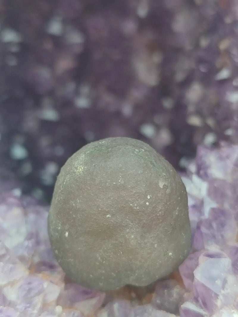 Load image into Gallery viewer, Calcédoine noire Botryoïdale de Manakarra Indonésie -Pierre brute - Grade Prémium Calcédoine noire Botryoïdale
