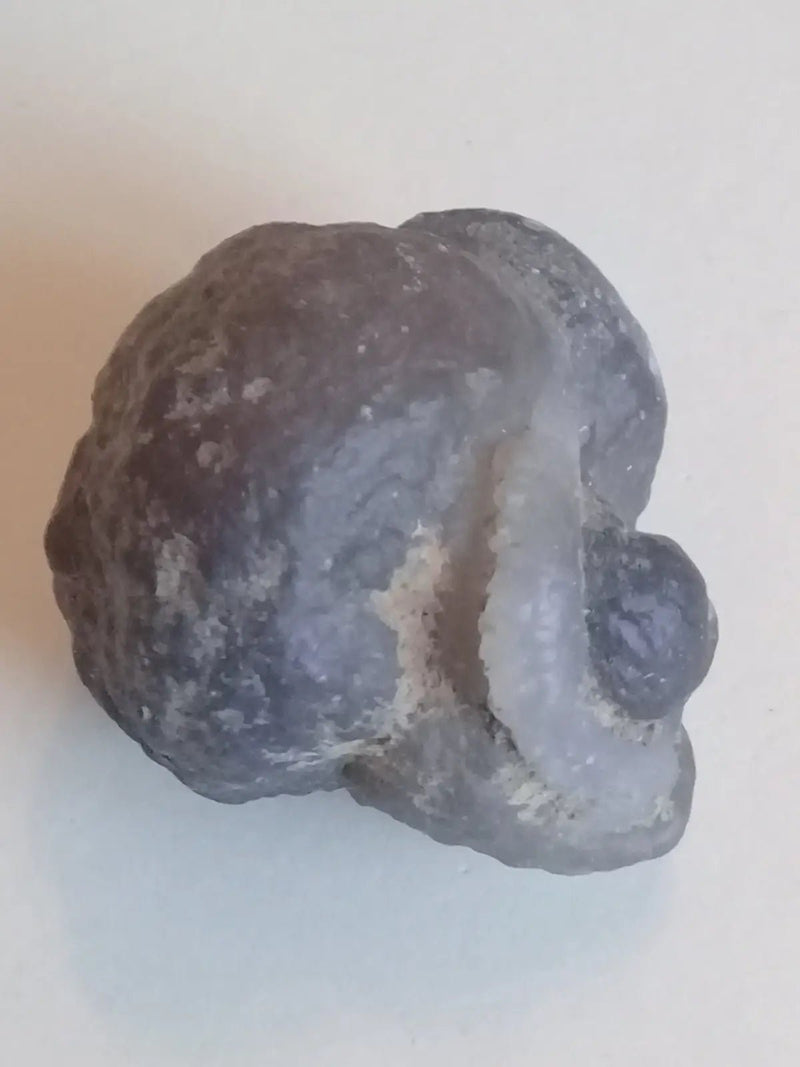 Load image into Gallery viewer, Calcédoine noire Botryoïdale ou larme de Calcédoine ’RARE’ Grade A++++ Calcédoine noire Botryoïdale
