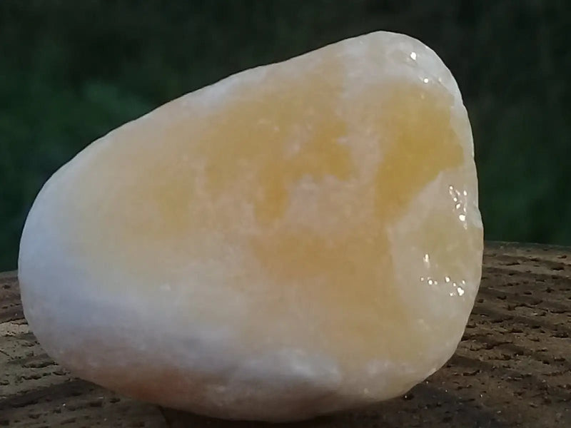 Chargez l&#39;image dans la visionneuse de la galerie, Calcite jaune de France pierre roulée Grade A+++ Calcite jaune de France pierre roulée
