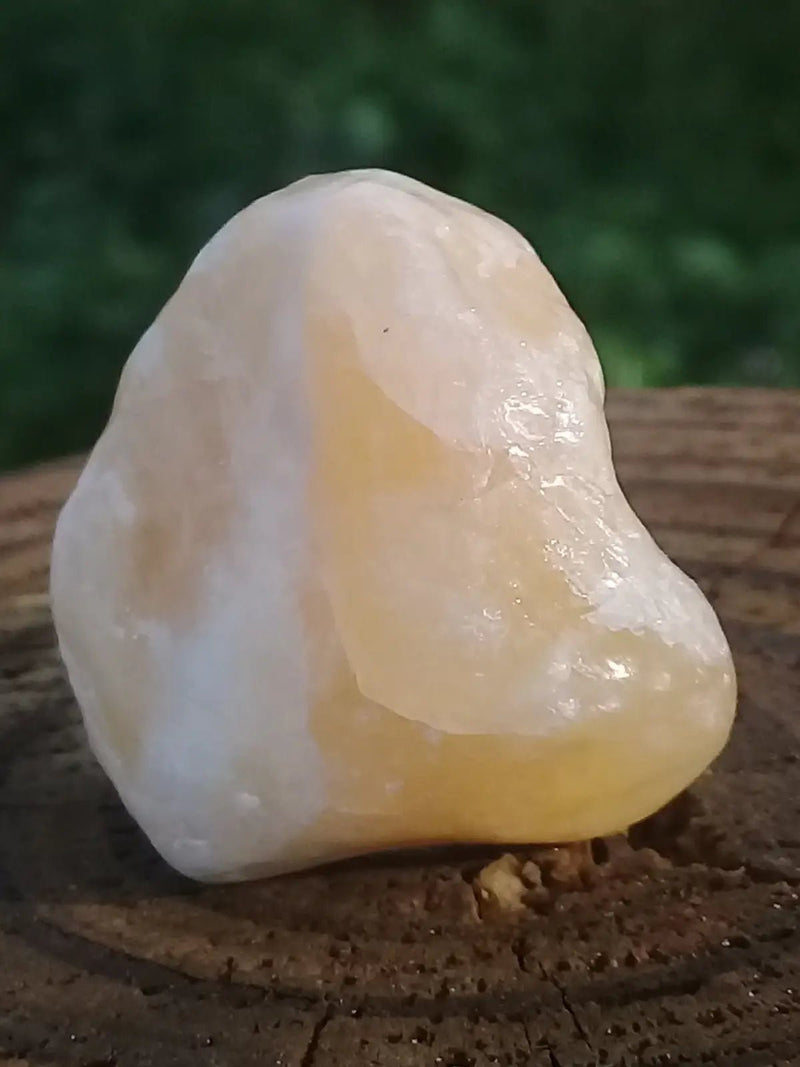 Chargez l&#39;image dans la visionneuse de la galerie, Calcite jaune de France pierre roulée Grade A+++ Calcite jaune de France pierre roulée
