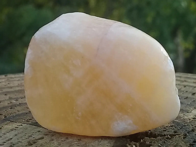 Chargez l&#39;image dans la visionneuse de la galerie, Calcite jaune de France pierre roulée Grade A+++ Calcite jaune de France pierre roulée
