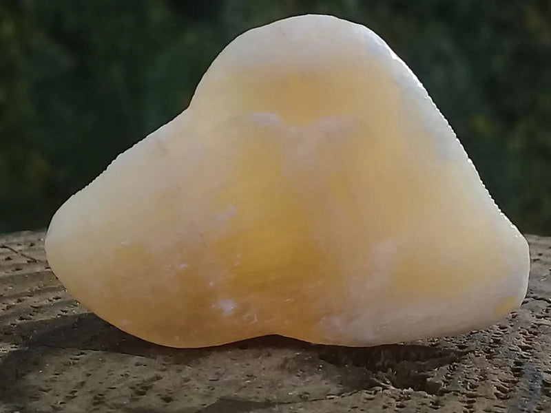 Chargez l&#39;image dans la visionneuse de la galerie, Calcite jaune de France pierre roulée Grade A+++ Calcite jaune de France pierre roulée
