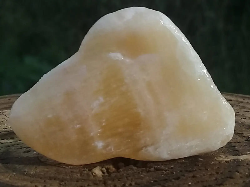 Chargez l&#39;image dans la visionneuse de la galerie, Calcite jaune de France pierre roulée Grade A+++ Calcite jaune de France pierre roulée
