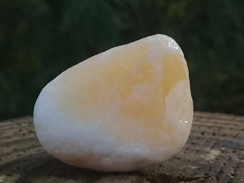 Chargez l&#39;image dans la visionneuse de la galerie, Calcite jaune de France pierre roulée Grade A+++ Calcite jaune de France pierre roulée
