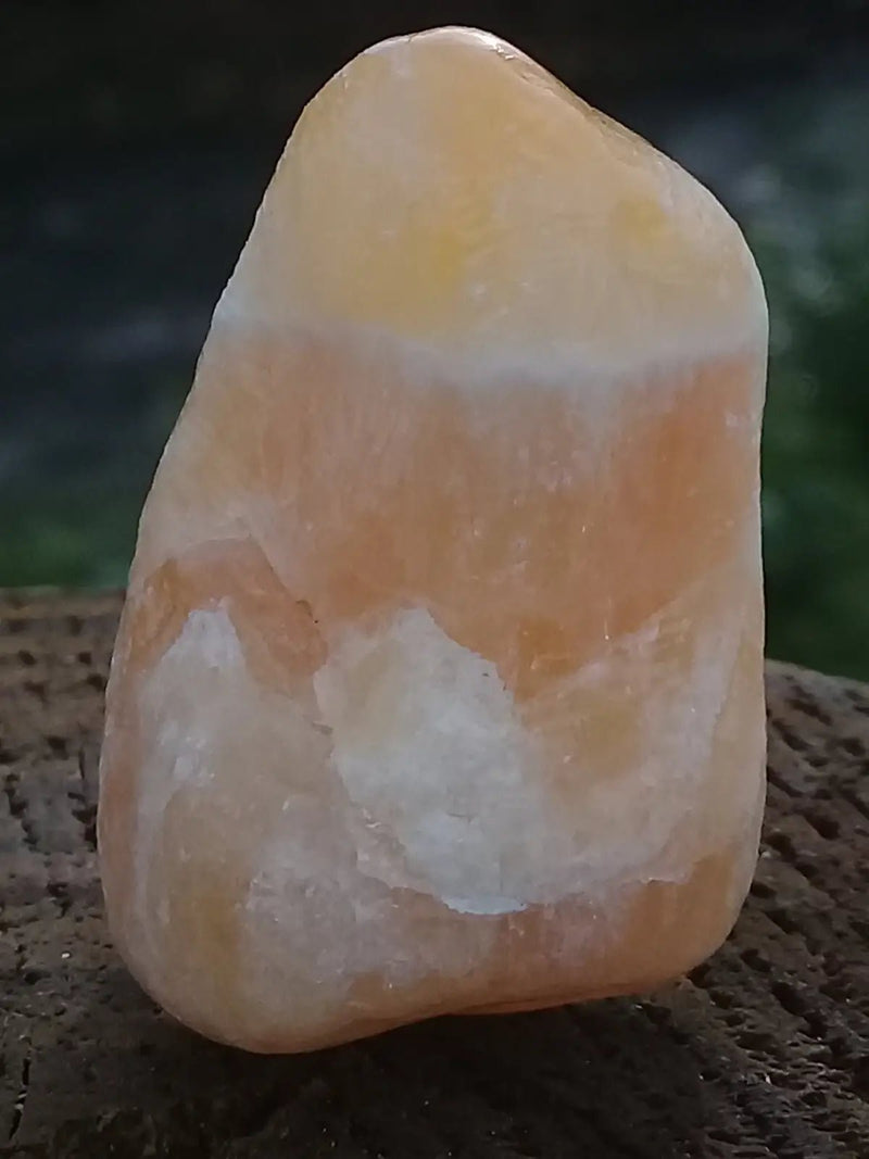 Chargez l&#39;image dans la visionneuse de la galerie, Calcite jaune de France pierre roulée Grade A+++ Calcite jaune de France pierre roulée
