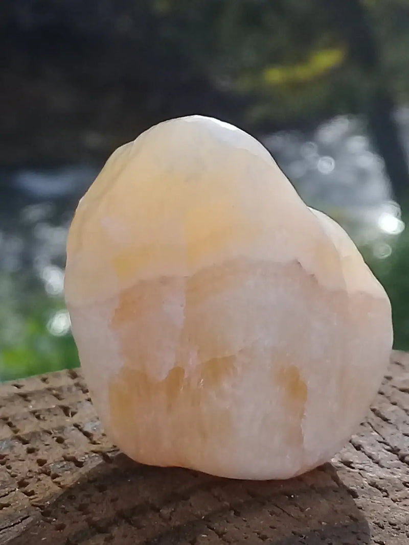 Chargez l&#39;image dans la visionneuse de la galerie, Calcite jaune de France pierre roulée Grade A+++ Calcite jaune de France pierre roulée
