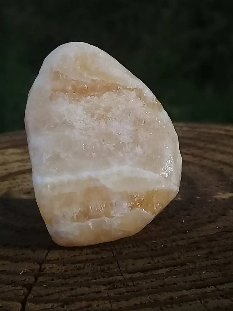 Chargez l&#39;image dans la visionneuse de la galerie, Calcite jaune de France pierre roulée Grade A+++ Calcite jaune de France pierre roulée
