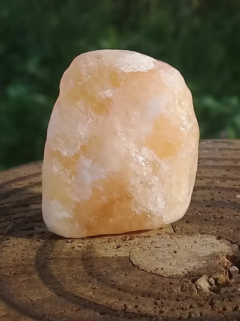 Chargez l&#39;image dans la visionneuse de la galerie, Calcite jaune de France pierre roulée Grade A+++ Calcite jaune de France pierre roulée
