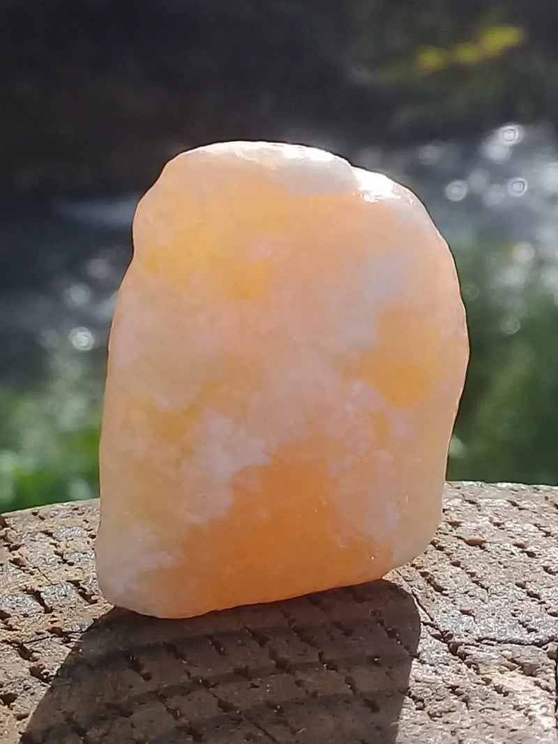 Chargez l&#39;image dans la visionneuse de la galerie, Calcite jaune de France pierre roulée Grade A+++ Calcite jaune de France pierre roulée
