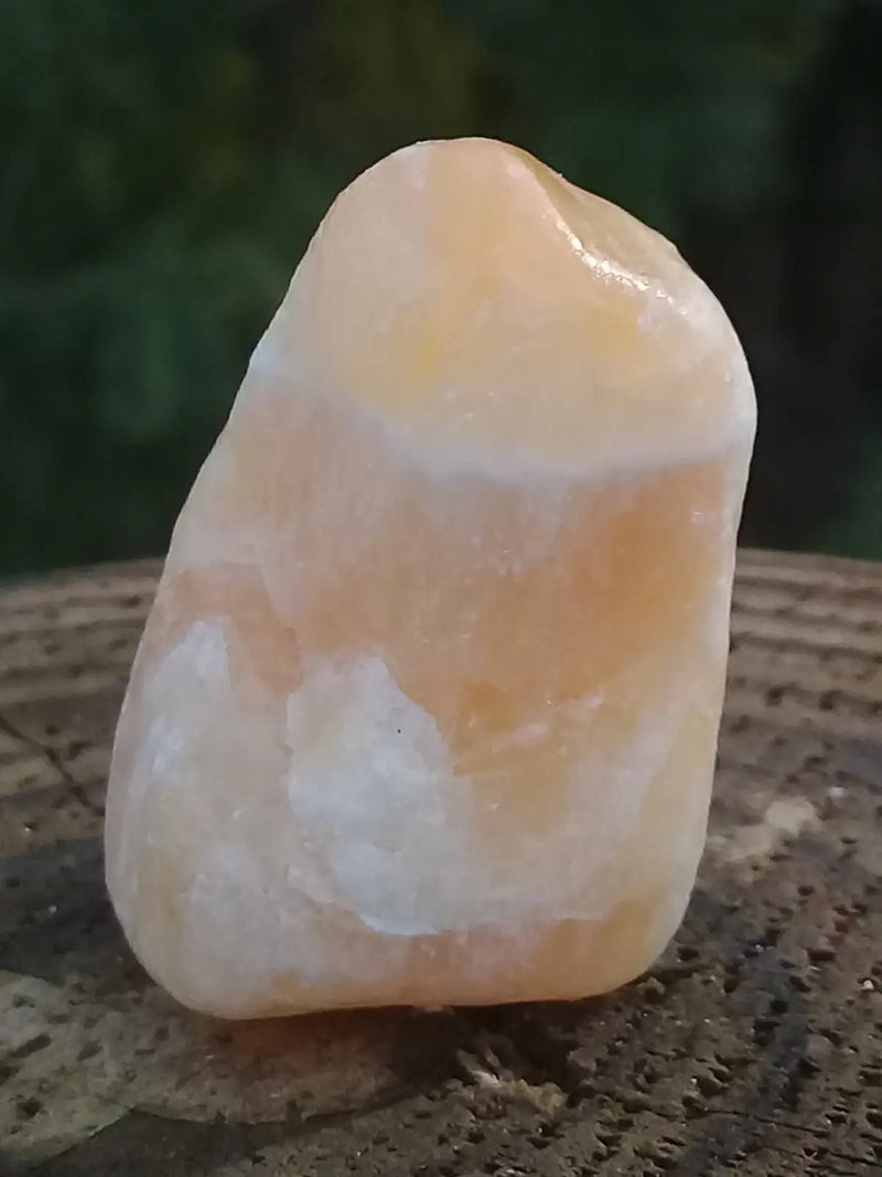 Chargez l&#39;image dans la visionneuse de la galerie, Calcite jaune de France pierre roulée Grade A+++ Calcite jaune de France pierre roulée
