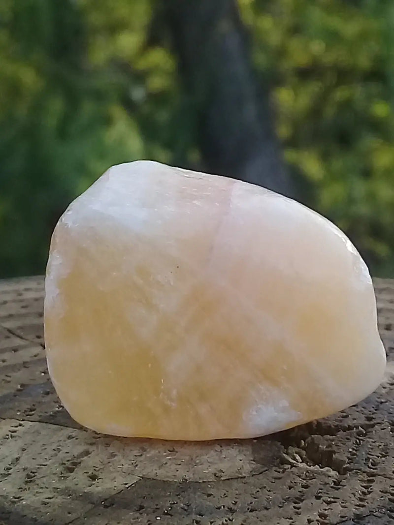 Chargez l&#39;image dans la visionneuse de la galerie, Calcite jaune de France pierre roulée Grade A+++ Calcite jaune de France pierre roulée
