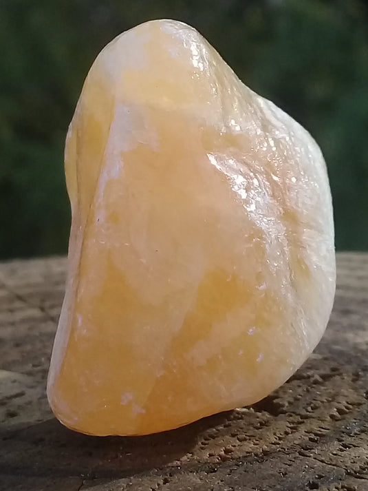 Calcite jaune de France pierre roulée Grade A+++ Calcite jaune de France pierre roulée Dans la besace du p'tit Poucet   