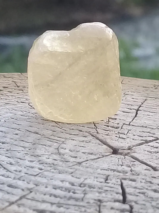 Calcite miel de France pierre roulée Grade A++++ Calcite miel de France pierre roulée
