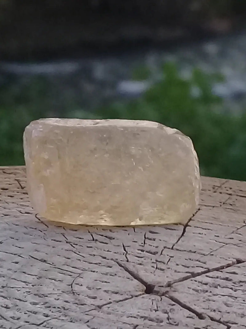 Load image into Gallery viewer, Calcite miel de France pierre roulée Grade A++++ Calcite miel de France pierre roulée
