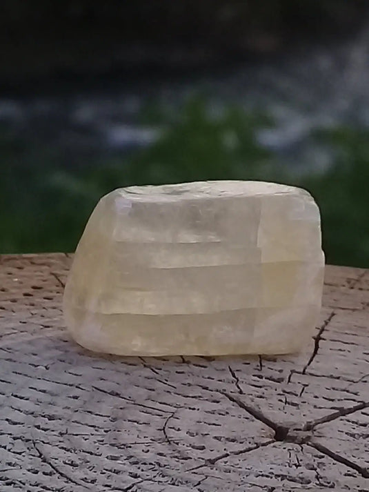 Calcite miel de France pierre roulée Grade A++++ Calcite miel de France pierre roulée