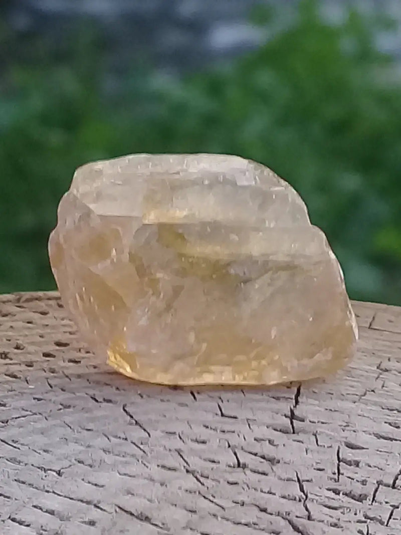 Load image into Gallery viewer, Calcite miel de France pierre roulée Grade A++++ Calcite miel de France pierre roulée
