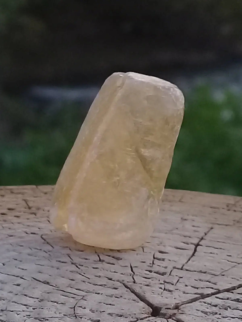 Load image into Gallery viewer, Calcite miel de France pierre roulée Grade A++++ Calcite miel de France pierre roulée
