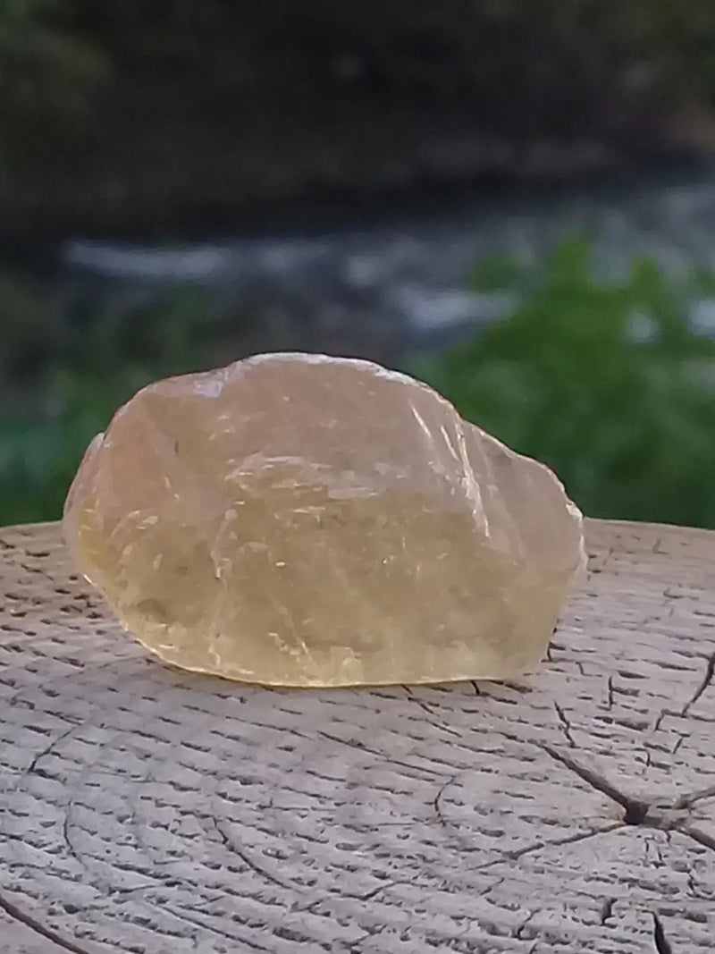 Load image into Gallery viewer, Calcite miel de France pierre roulée Grade A++++ Calcite miel de France pierre roulée
