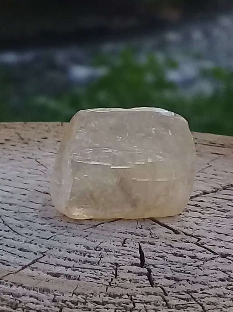 Load image into Gallery viewer, Calcite miel de France pierre roulée Grade A++++ Calcite miel de France pierre roulée
