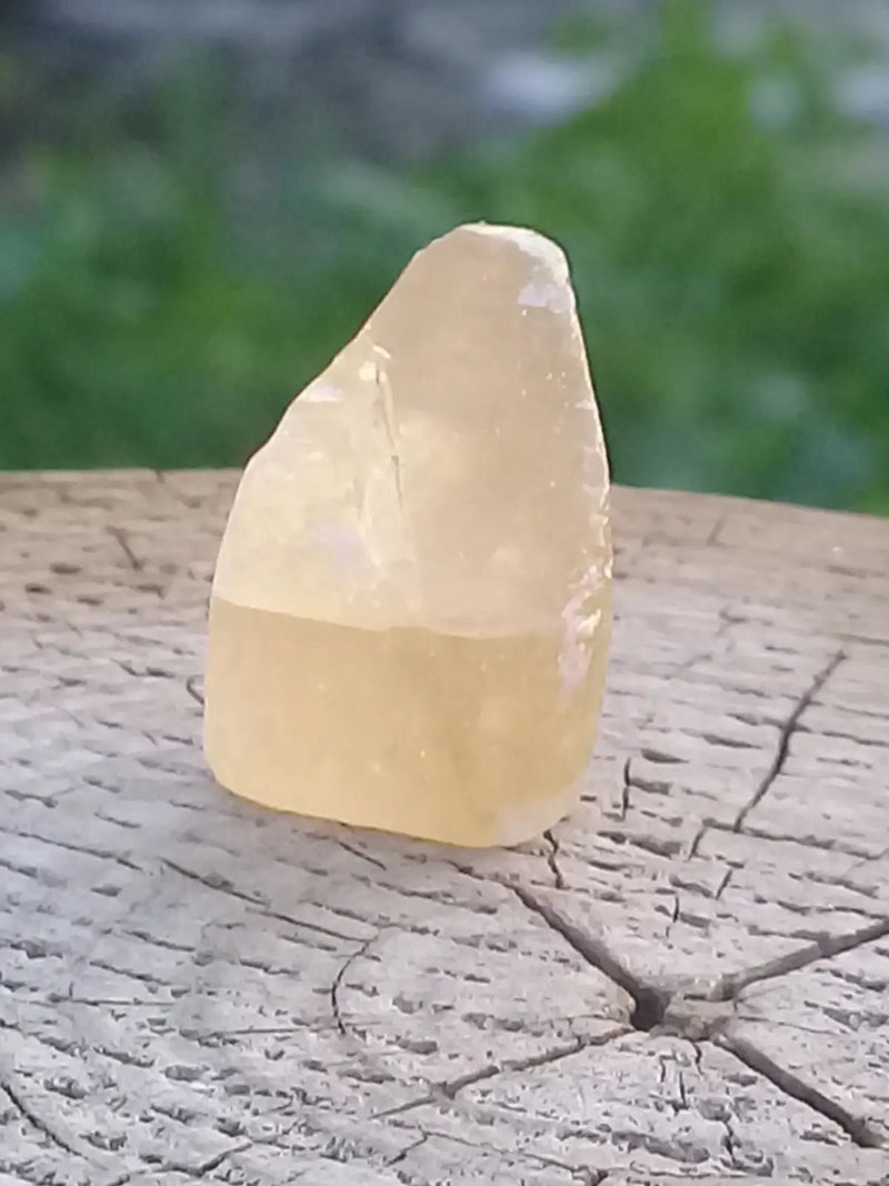Load image into Gallery viewer, Calcite miel de France pierre roulée Grade A++++ Calcite miel de France pierre roulée
