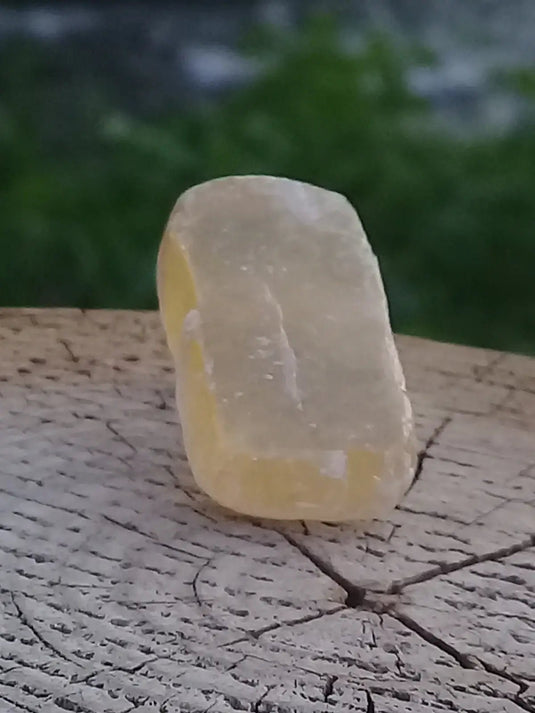 Calcite miel de France pierre roulée Grade A++++ Calcite miel de France pierre roulée