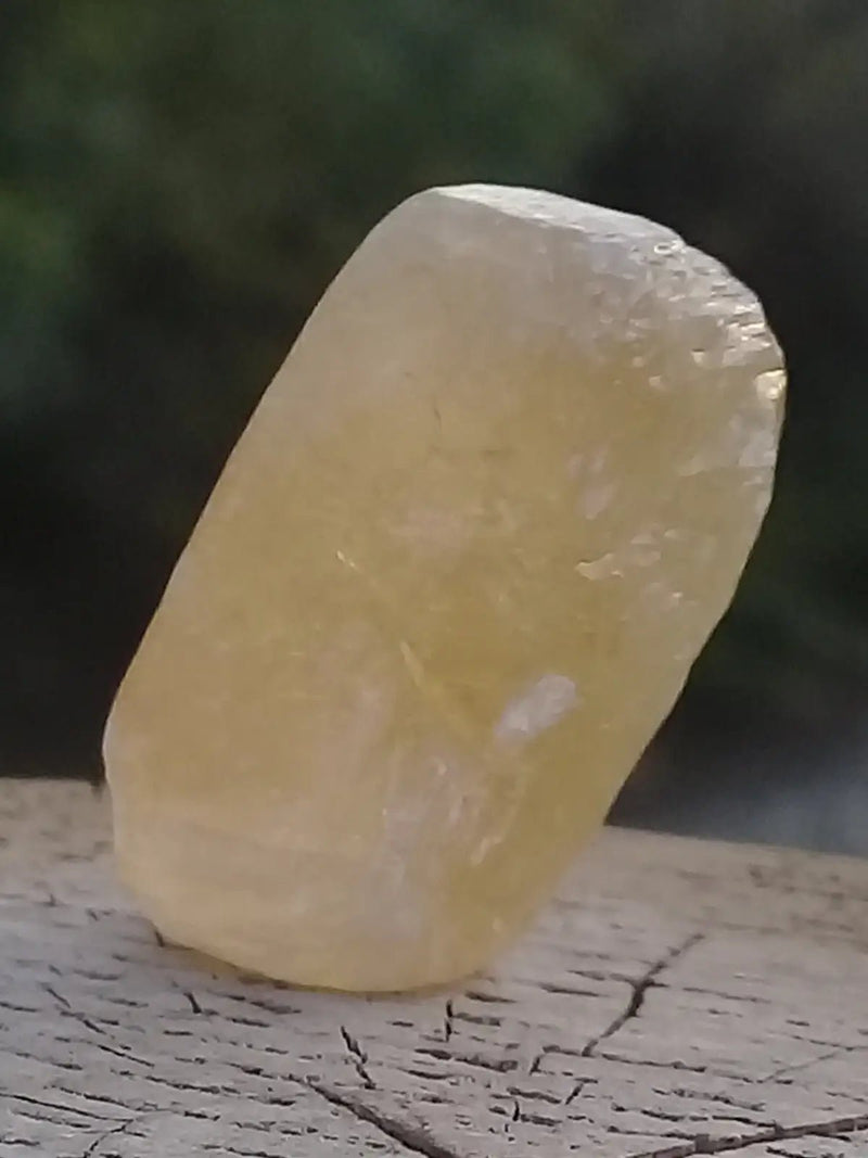Load image into Gallery viewer, Calcite miel de France pierre roulée Grade A++++ Calcite miel de France pierre roulée
