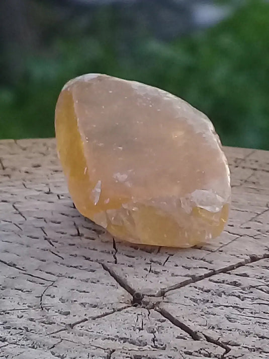 Calcite miel de France pierre roulée Grade A++++ Calcite miel de France pierre roulée