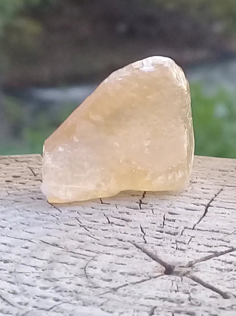 Load image into Gallery viewer, Calcite miel de France pierre roulée Grade A++++ Calcite miel de France pierre roulée
