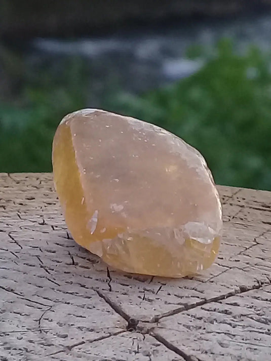 Calcite miel de France pierre roulée Grade A++++ Calcite miel de France pierre roulée
