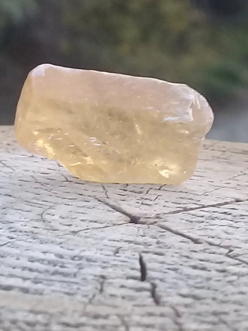 Load image into Gallery viewer, Calcite miel de France pierre roulée Grade A++++ Calcite miel de France pierre roulée
