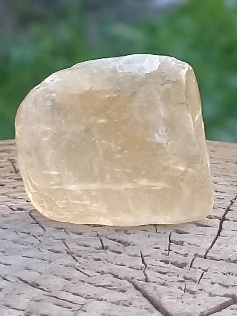 Load image into Gallery viewer, Calcite miel de France pierre roulée Grade A++++ Calcite miel de France pierre roulée
