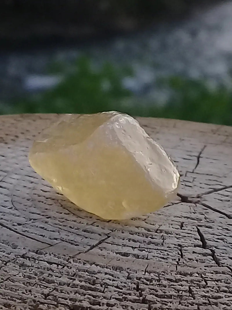 Load image into Gallery viewer, Calcite miel de France pierre roulée Grade A++++ Calcite miel de France pierre roulée

