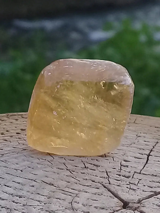 Calcite miel de France pierre roulée Grade A++++ Calcite miel de France pierre roulée