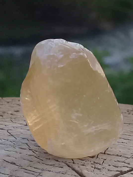 Calcite miel de France pierre roulée Grade A++++ Calcite miel de France pierre roulée