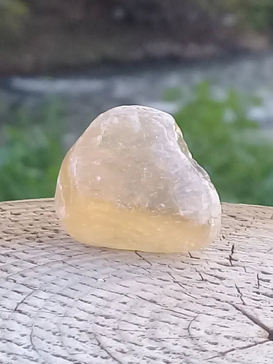 Calcite miel de France pierre roulée Grade A++++ Calcite miel de France pierre roulée