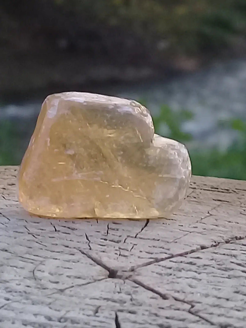 Load image into Gallery viewer, Calcite miel de France pierre roulée Grade A++++ Calcite miel de France pierre roulée
