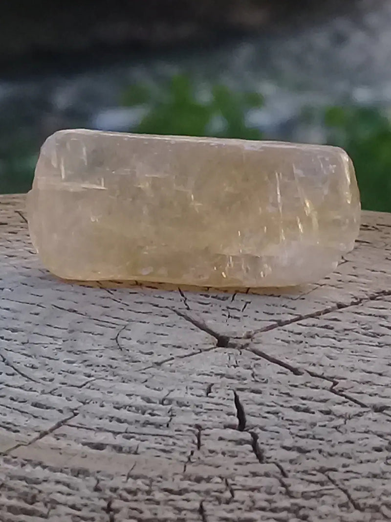 Load image into Gallery viewer, Calcite miel de France pierre roulée Grade A++++ Calcite miel de France pierre roulée
